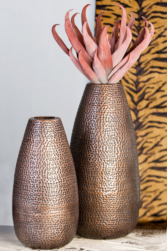 Designové kovové vázy na květiny
