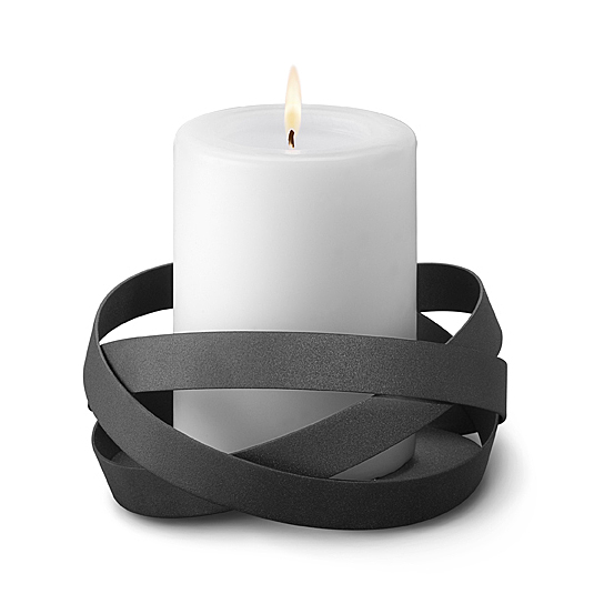 Moderní, černý, nerezový svícen na svíčku ve tvaru stužek